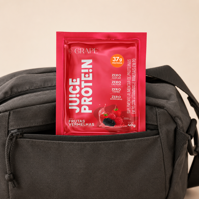 Sache JU!CE Protein cabendo na bolsa de academia